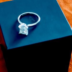 Certified Diamond Solitaire 2 ct
Princess-cut 14K White Gold size 7 women